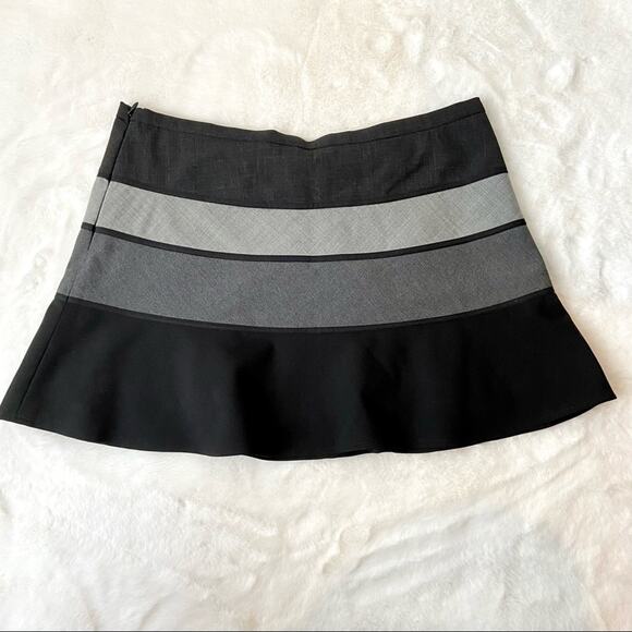 BCBGMaxAzria Black And Gray Striped Wool Mini Skirt Size 6 - Picture 3 of 7